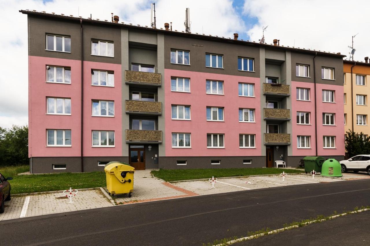Family Trip Kovářská Apartamento Exterior foto